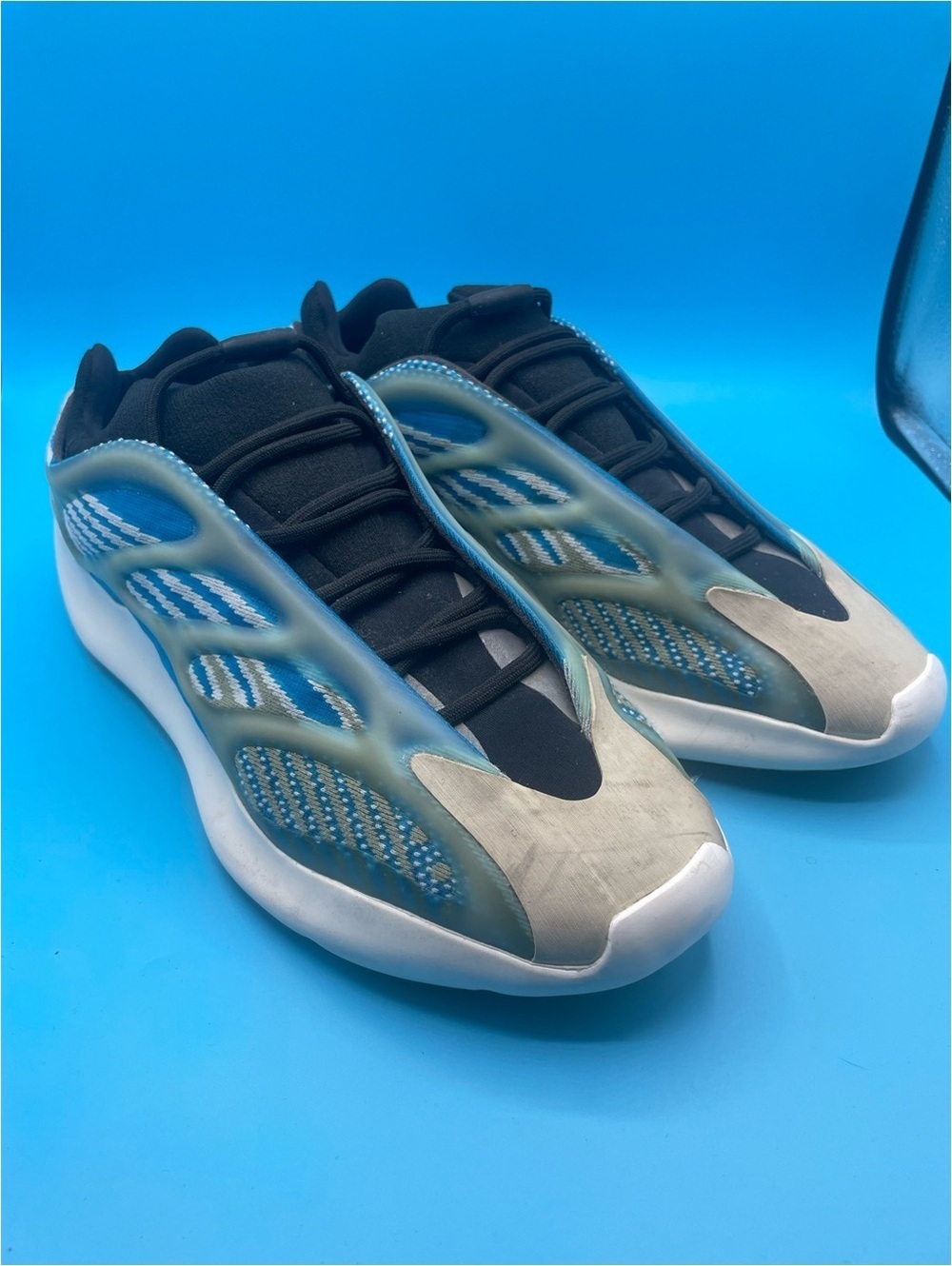 adidas Yeezy 700 V3 Arzareth
